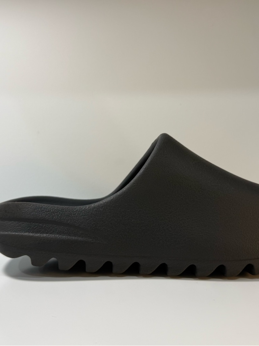 Adidas Yeezy Slide Onyx Women’s Size 5 US - Picture 7 of 16